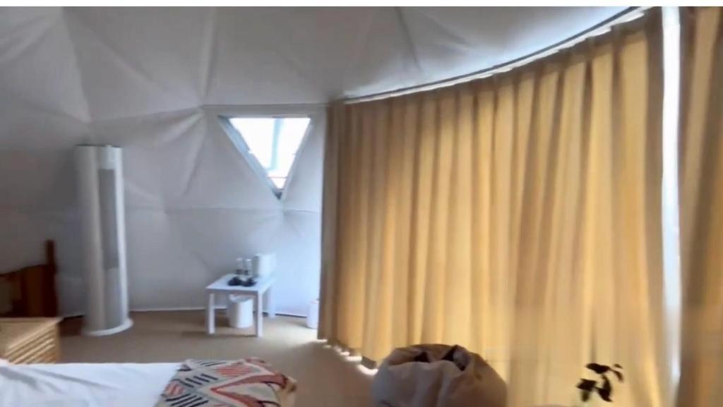 Caravans Park & Glamping Tents In The Vineyard Villa Turda Exterior foto